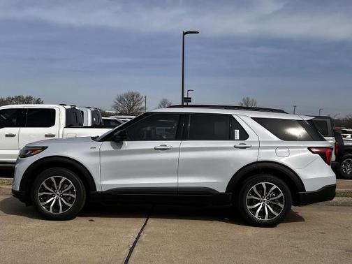 Space White Metallic 2026 Ford Explorer ST-Line