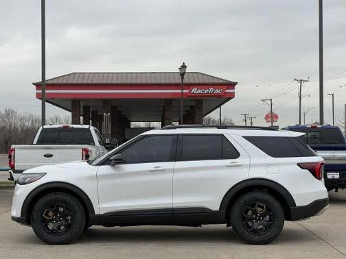 Star White Metallic Tri-Coat 2026 Ford Explorer Tremor