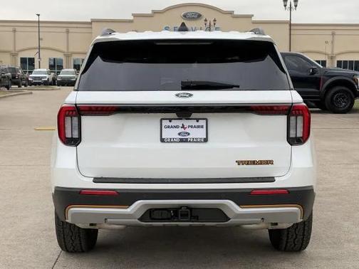 Star White Metallic Tri-Coat 2026 Ford Explorer Tremor