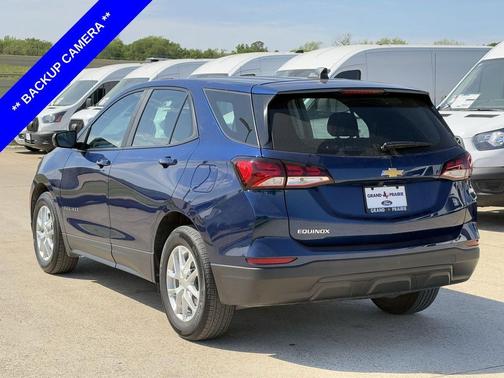 Blue Glow Metallic 2022 Chevrolet Equinox LS