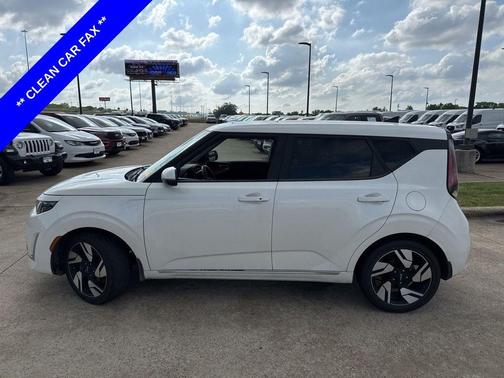 Snow White Pearl 2023 Kia Soul GT-Line