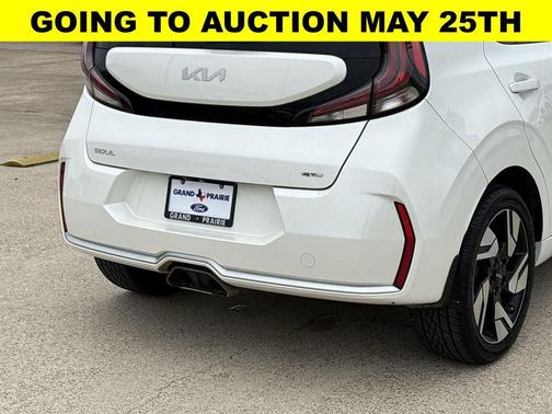 Snow White Pearl 2023 Kia Soul GT-Line