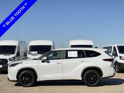 2024 Toyota Highlander LE