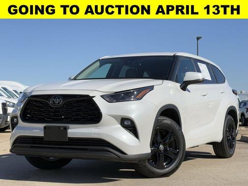 White 2024 Toyota Highlander LE