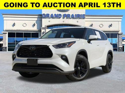 White 2024 Toyota Highlander LE