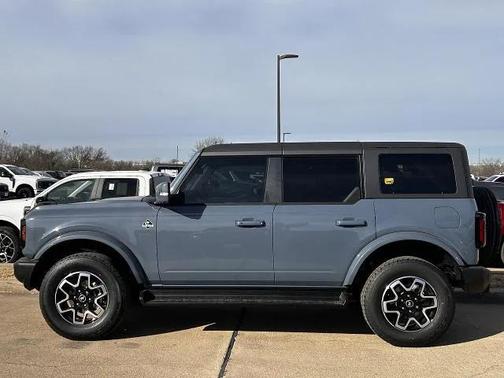 Azure Gray Metallic Tri-Coat 2025 Ford Bronco Outer Banks