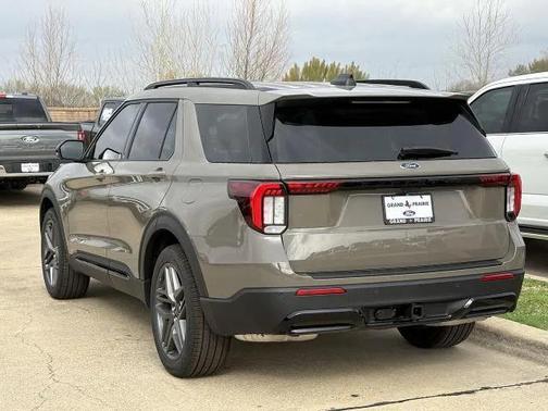Marsh Gray 2026 Ford Explorer ST-Line
