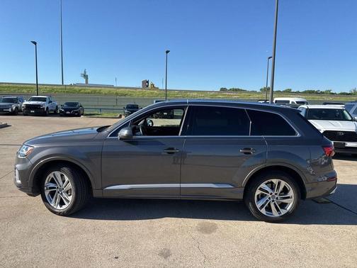 Samurai Gray Metallic 2020 Audi Q7 55 Premium Plus