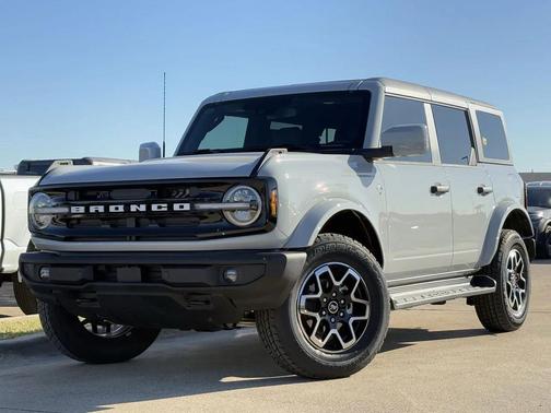 2026 Ford Bronco Outer Banks