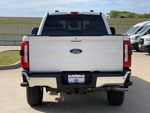 Star White Metallic Tri-Coat 2026 Ford F-250 Lariat
