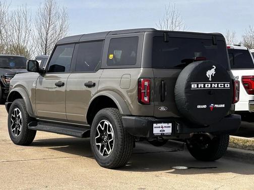 2026 Ford Bronco Outer Banks