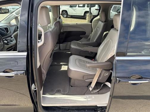 2018 Chrysler Pacifica Touring-L