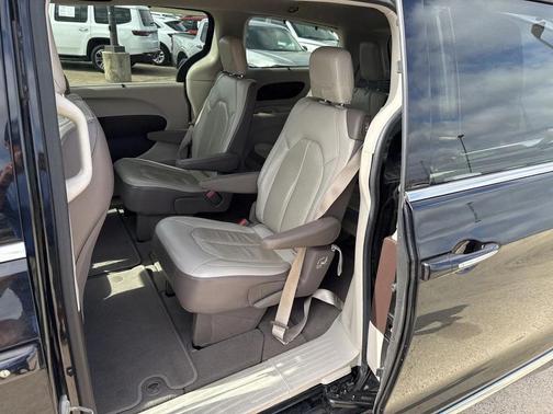 2018 Chrysler Pacifica Touring-L