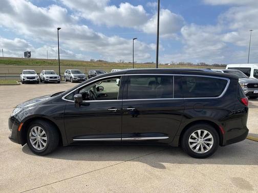 2018 Chrysler Pacifica Touring-L