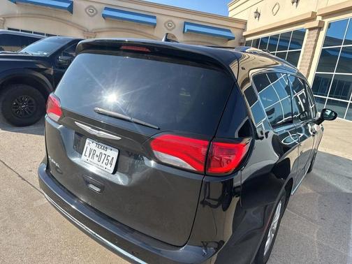 2018 Chrysler Pacifica Touring-L