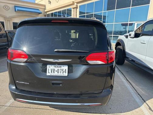 2018 Chrysler Pacifica Touring-L