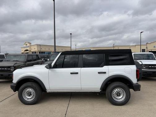 2026 Ford Bronco Base