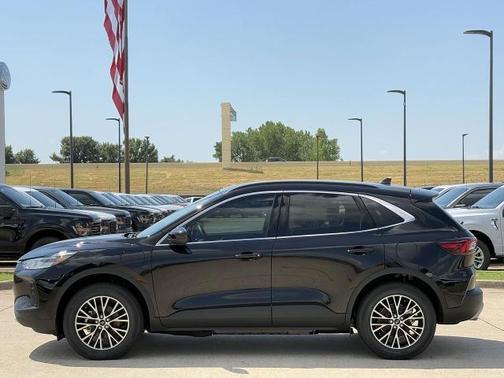 2025 Ford Escape PHEV SE
