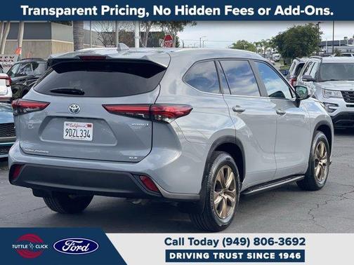 2023 Toyota Highlander Hybrid Bronze Edition