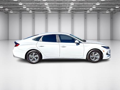 2022 Hyundai SONATA SE