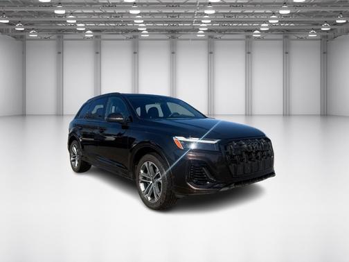 2025 Audi Q7 45 Premium Plus