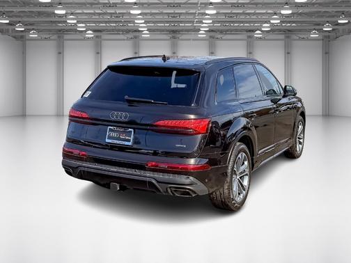 2025 Audi Q7 45 Premium Plus