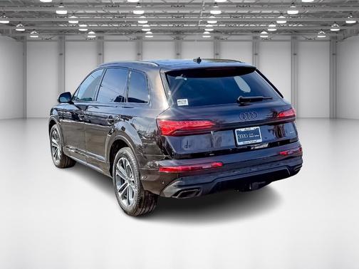 2025 Audi Q7 45 Premium Plus