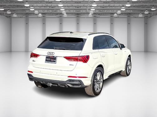 2023 Audi Q3 45 S line Premium