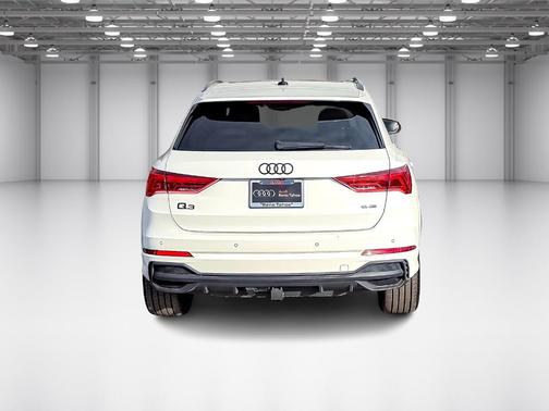 2023 Audi Q3 45 S line Premium