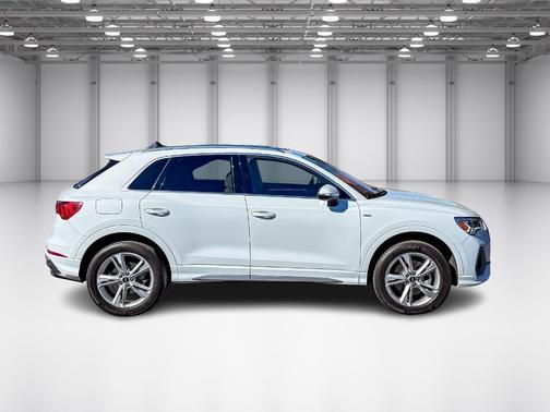 2023 Audi Q3 45 S line Premium