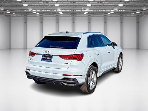 2023 Audi Q3 45 S line Premium