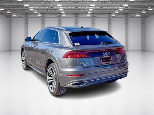 2022 Audi Q8 55 Premium Plus