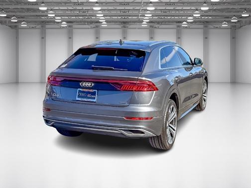 2022 Audi Q8 55 Premium Plus