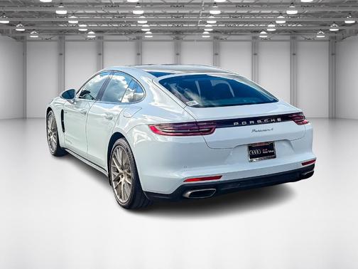 2020 Porsche Panamera 4