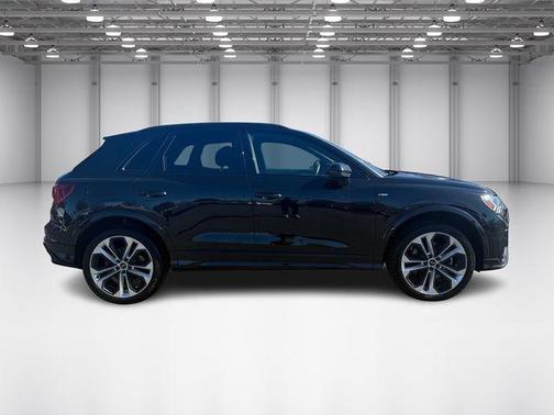 2022 Audi Q3 45 S line Premium