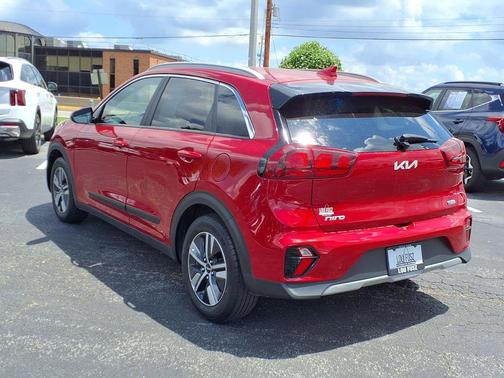 Runway Red 2022 Kia Niro LXS