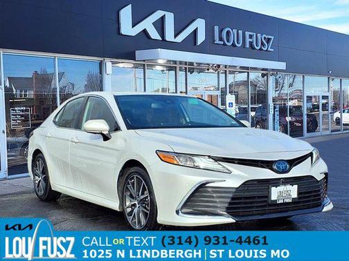 2022 Toyota Camry Hybrid XLE