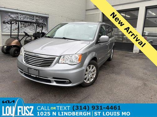 2016 Chrysler Town & Country Touring