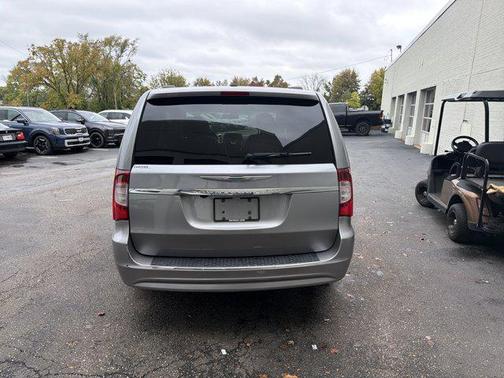 2016 Chrysler Town & Country Touring