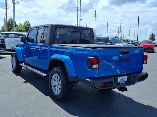 Hydro Blue Pearlcoat 2023 Jeep Gladiator Sport S