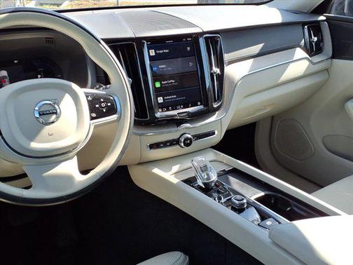 2022 Volvo XC60 Recharge Plug-In Hybrid T8 Inscription