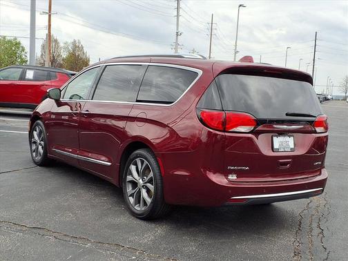 Velvet Red Pearlcoat 2017 Chrysler Pacifica Limited