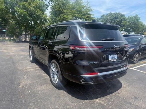 Diamond Black Crystal Pearlcoat 2023 Jeep Grand Cherokee L Summit
