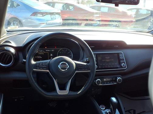 2020 Nissan Kicks SR