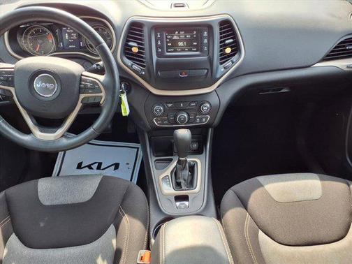2017 Jeep Cherokee Sport