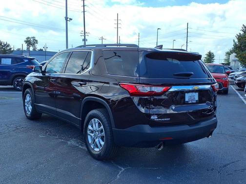 Black Cherry Metallic 2021 Chevrolet Traverse LT Cloth