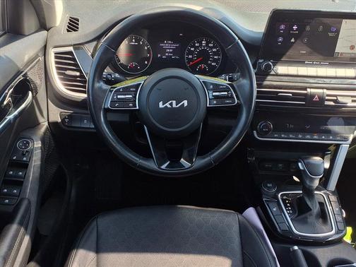 Snow White Pearl 2022 Kia Seltos EX