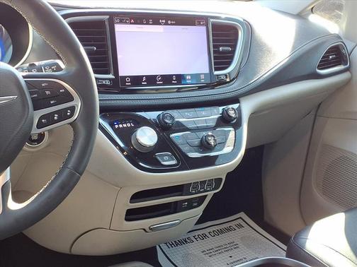 Granite Crystal Metallic Clearcoat 2022 Chrysler Pacifica Touring L