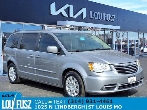 2016 Chrysler Town & Country Touring
