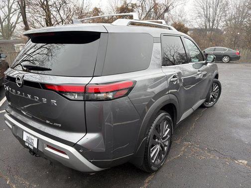 2024 Nissan Pathfinder SL